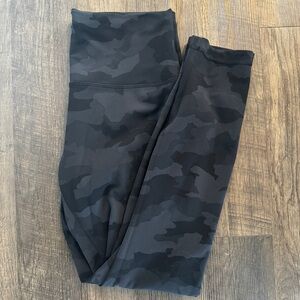 Lululemon Wunder Train High-Rise Legging in black camo, size 10